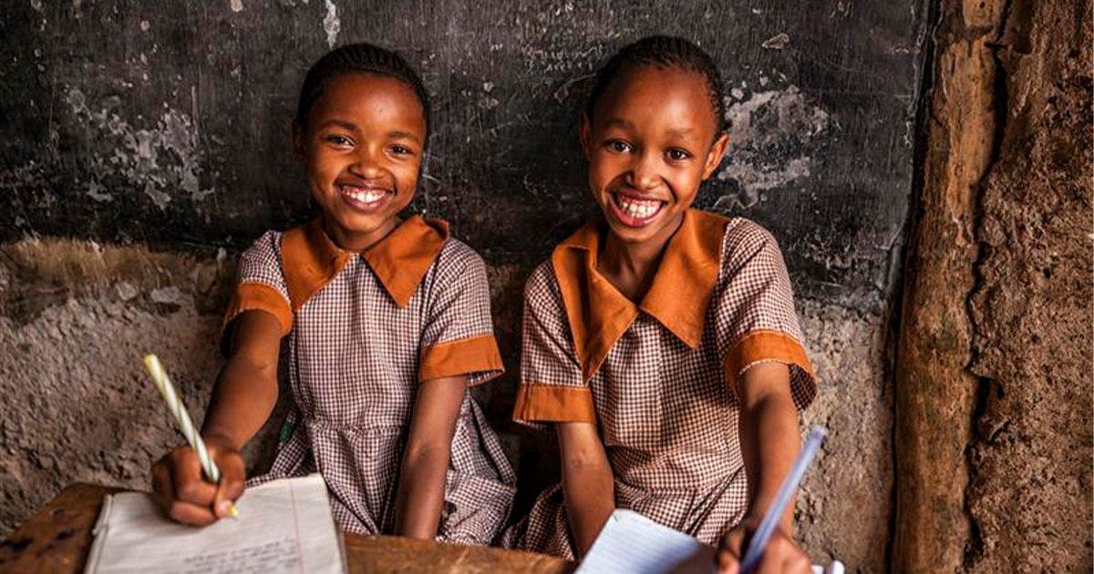 L’istruzione ai minori rifugiati: un diritto fondamentale per colorare il futuro di bambini e bambine