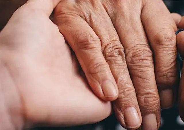 Nove principi per assistere gli anziani