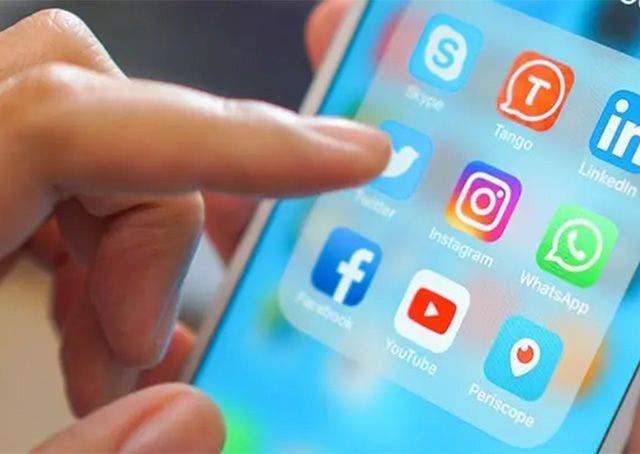 Come sopravvivere ai gruppi Whatsapp dei genitori?