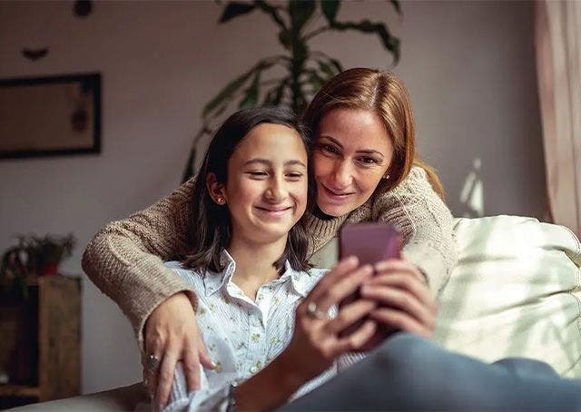 Adolescenti e internet: quando controllare non basta
