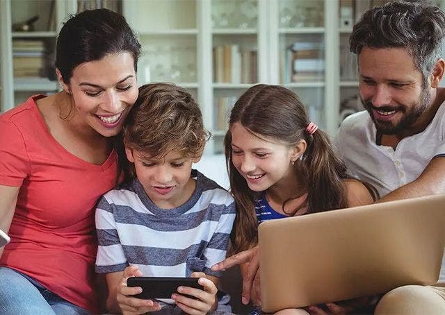 Come cambiano gli equilibri familiari nell’era digitale