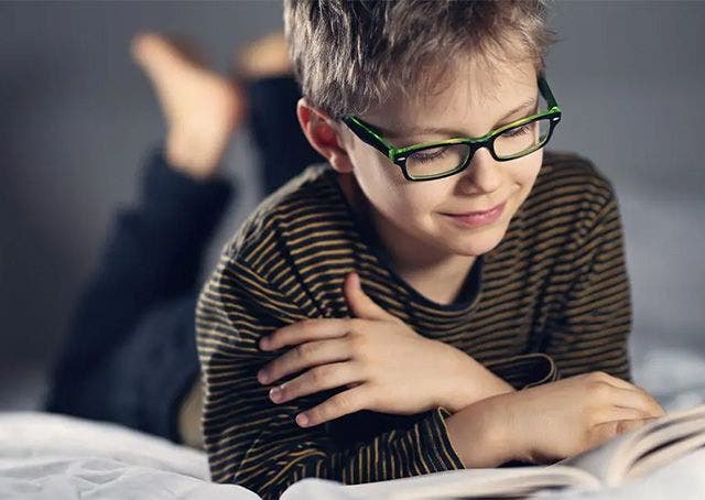 Leggere storie deve essere un piacere per tutti, anche per chi con la lettura ha qualche difficoltà